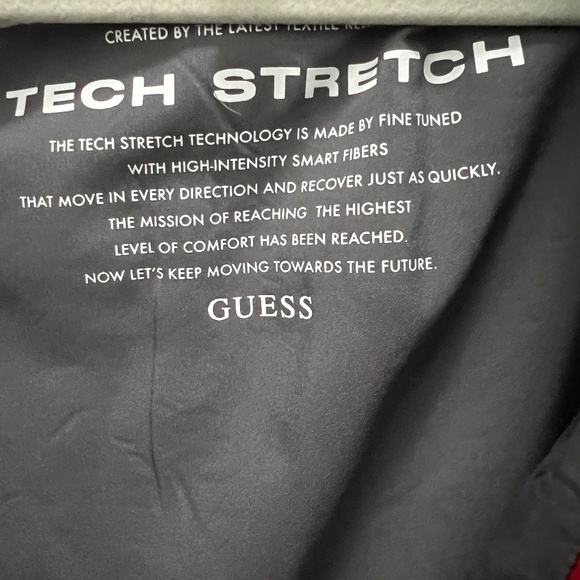 (BRAND NEW )GUESS Bomber Puffer Jacket SIZE LARGE. TECH STRETCH 2023 season - Picture 3 of 4